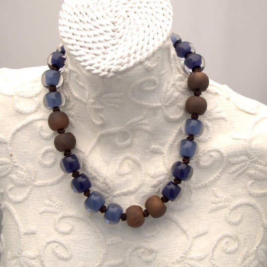 Collier de perles en résine bleu et marron