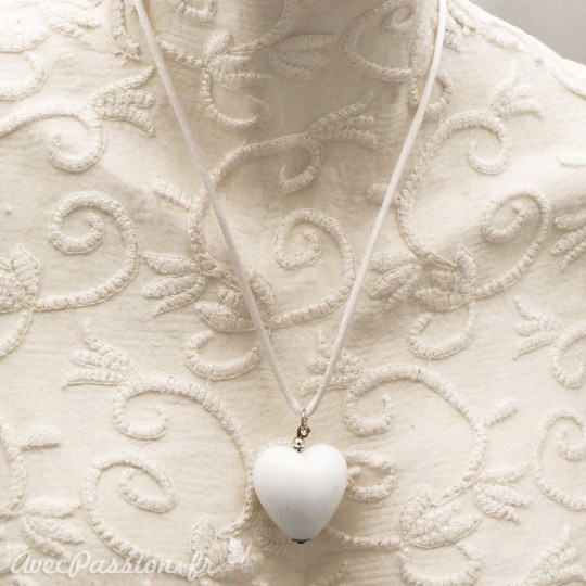 collier-fantaisie-lien-blanc-50-cm-coeur-bl-bijou-createur-un-jour-ou-l-autre-ref-00190