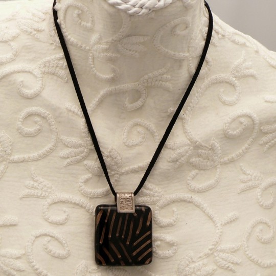 Collier fantaisie Murano médaillon or noir lien noir 40cm