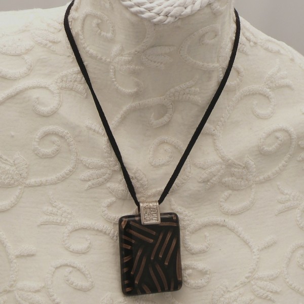 collier-fantaisie-lien-noir-40-cm-medaill-bijou-createur-un-jour-ou-l-autre-ref-00521